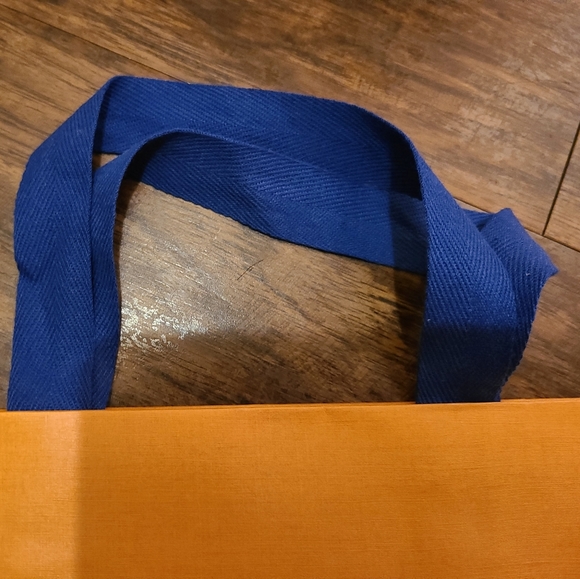 Louis Vuitton Tote - Picture 3 of 7